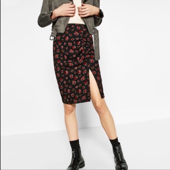 Zara Dresses & Skirts - 4/$25 Zara Floral Pencil Skirt Black/Red Slit Sz S